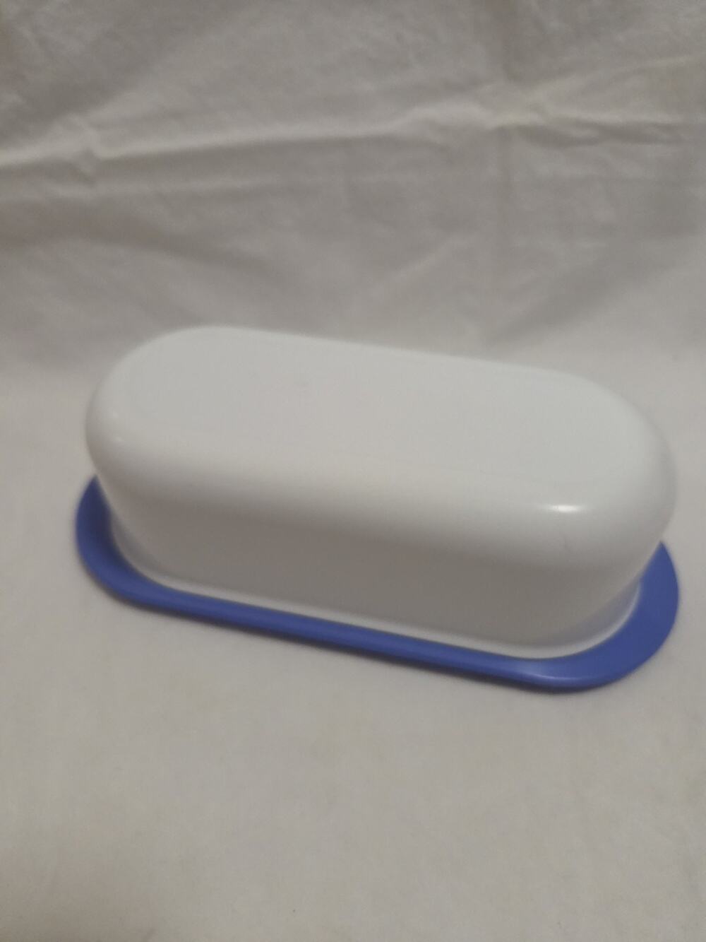 TUPPERWARE TABLETOP COVERED SINGLE 1 STICK BUTTER DISH KEEPER #2320 White Blue